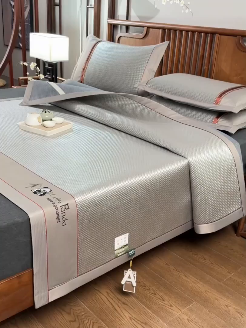 91家纺网 家纺一手货源 找家纺 小牛席业 2026新款加厚款-经典熊猫冰藤席系列-凉席藤席冰藤席竹席空调席草席冰丝席豆豆席乳胶席三件套 加厚款-经典熊猫冰藤席（银灰）