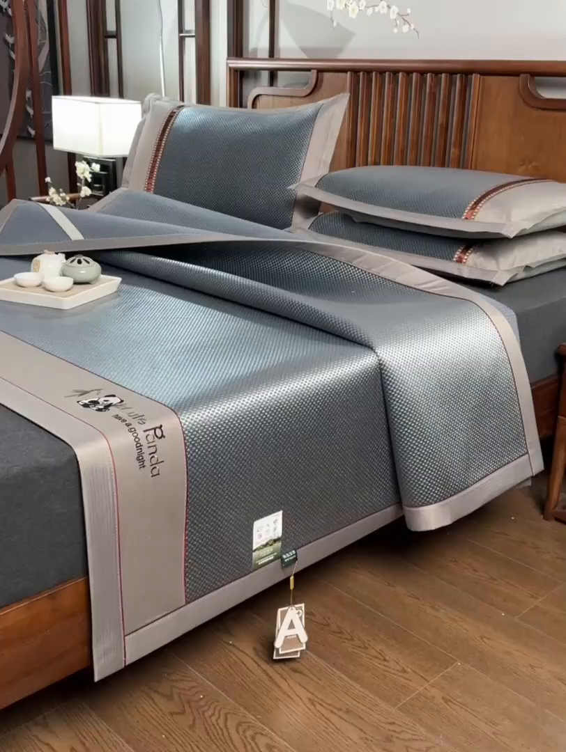 91家纺网 家纺一手货源 找家纺 小牛席业 2026新款加厚款-经典熊猫冰藤席系列-凉席藤席冰藤席竹席空调席草席冰丝席豆豆席乳胶席三件套 加厚款-经典熊猫冰藤席（蓝色）