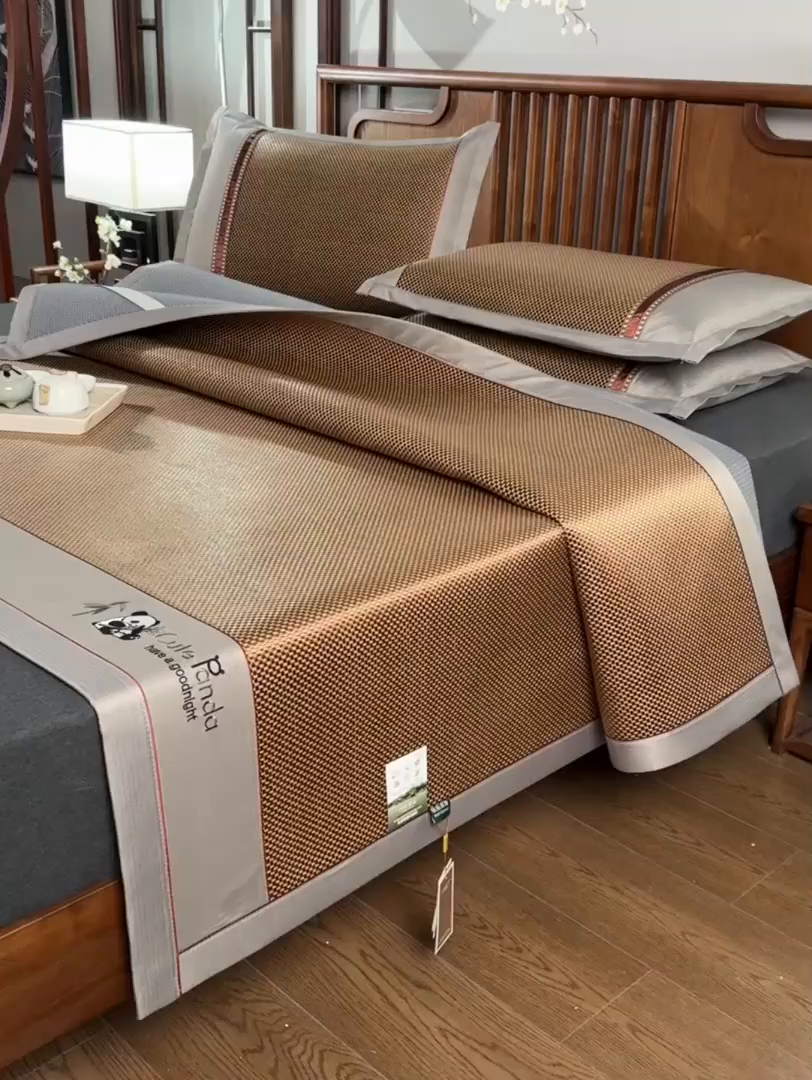 91家纺网 家纺一手货源 找家纺 小牛席业 2026新款加厚款-经典熊猫冰藤席系列-凉席藤席冰藤席竹席空调席草席冰丝席豆豆席乳胶席三件套 加厚款-经典熊猫冰藤席（咖色）