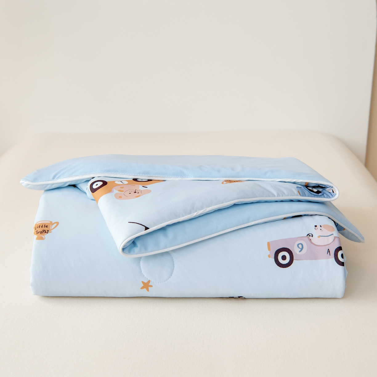 91家纺网 家纺一手货源 找家纺 御棉坊 御棉坊2026圆网A类凉感幼儿园夏凉被宝宝午睡薄被子儿童空调被夏被 波比赛车-蓝