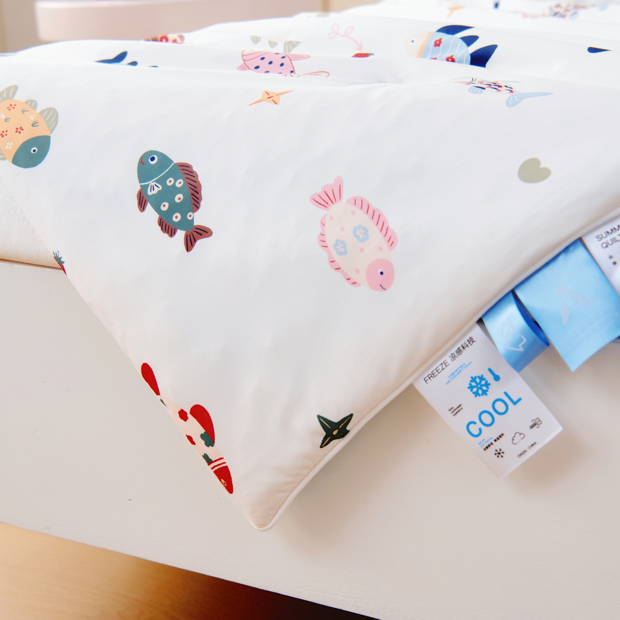 91家纺网 家纺一手货源 找家纺 御棉坊 御棉坊2026圆网A类凉感幼儿园夏凉被宝宝午睡薄被子儿童空调被夏被 游游小鱼