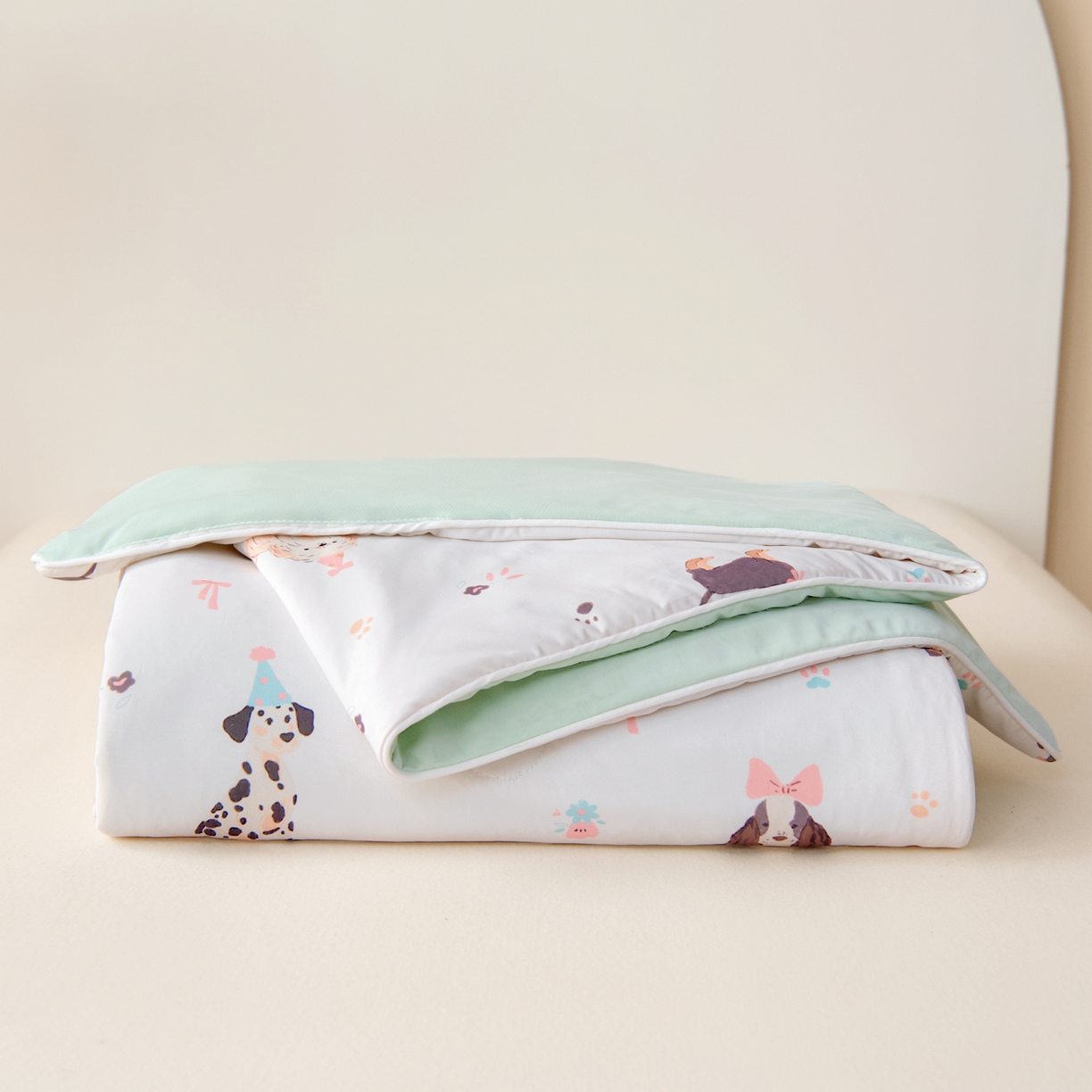 91家纺网 家纺一手货源 找家纺 御棉坊 御棉坊2026圆网A类凉感幼儿园夏凉被宝宝午睡薄被子儿童空调被夏被 狗狗聚会