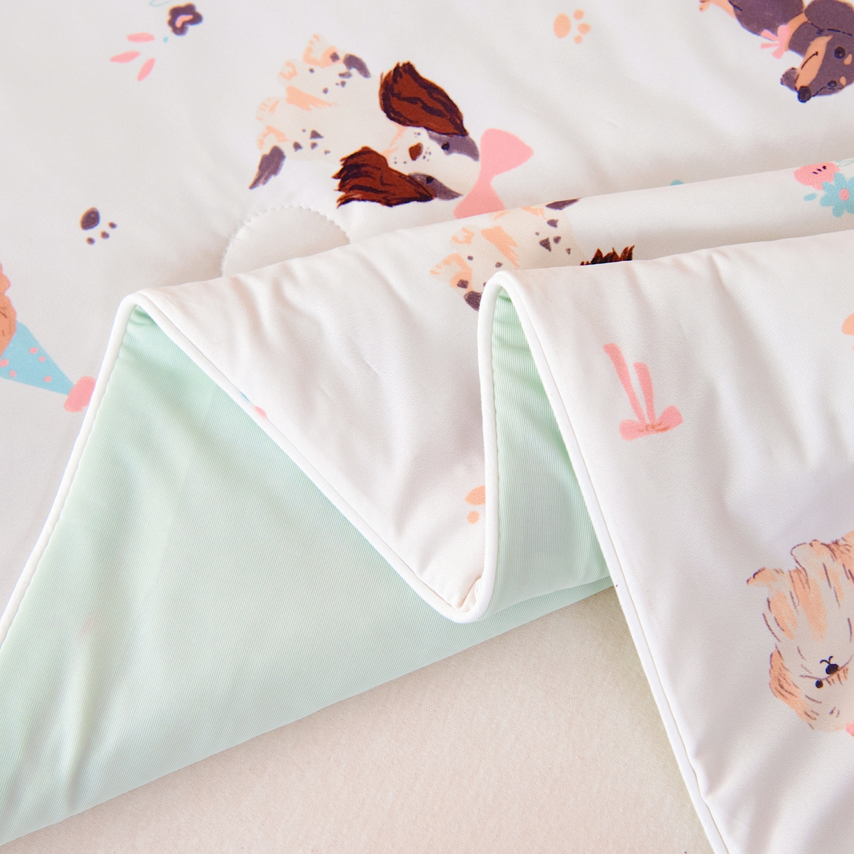 91家纺网 家纺一手货源 找家纺 御棉坊 御棉坊2026圆网A类凉感幼儿园夏凉被宝宝午睡薄被子儿童空调被夏被 狗狗聚会