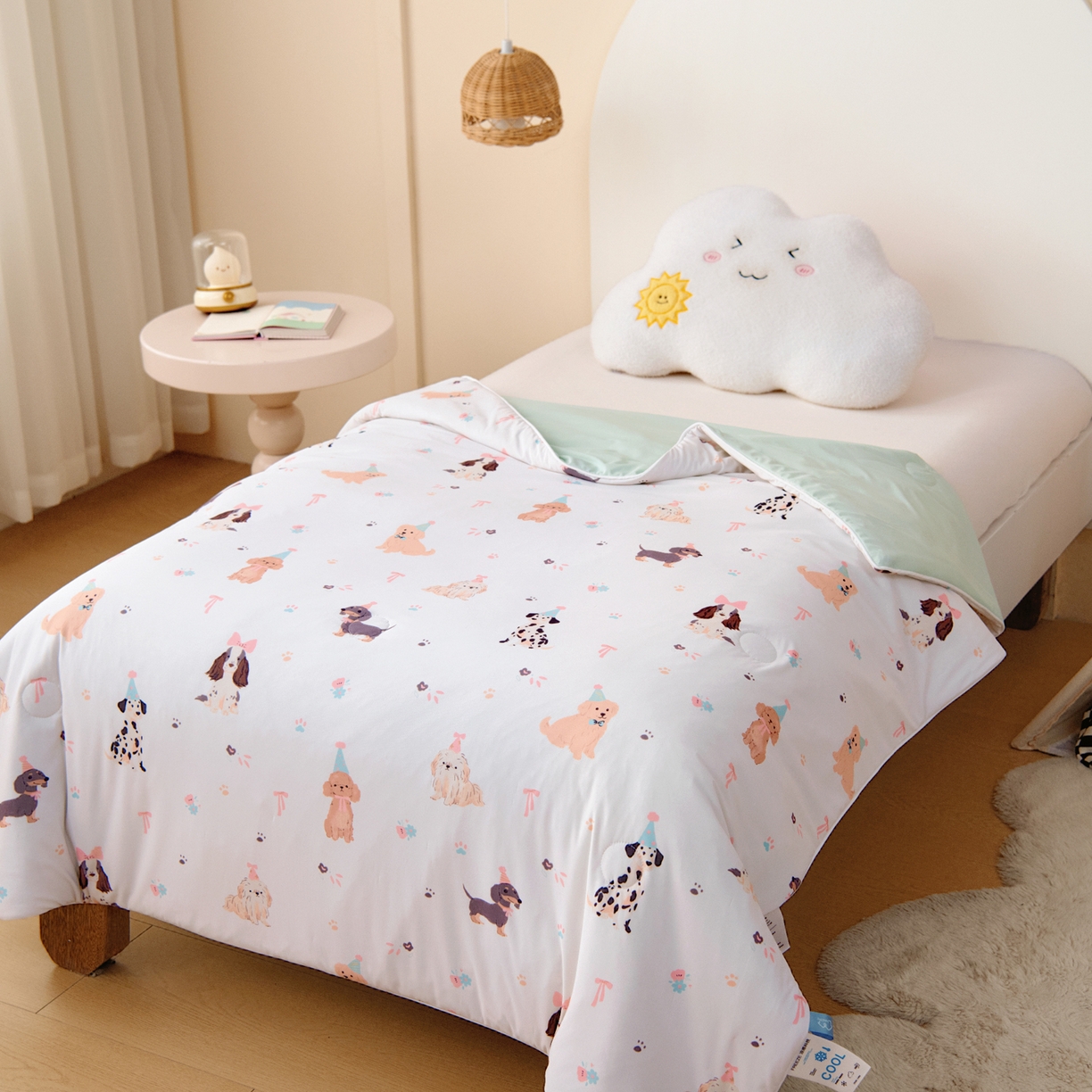 91家纺网 家纺一手货源 找家纺 御棉坊 御棉坊2026圆网A类凉感幼儿园夏凉被宝宝午睡薄被子儿童空调被夏被 狗狗聚会