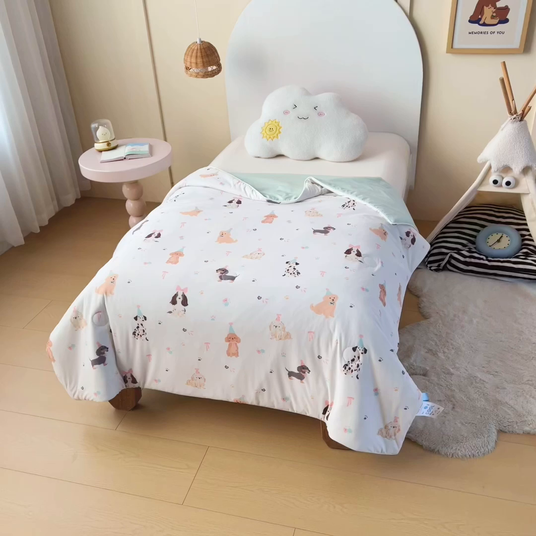 91家纺网 家纺一手货源 找家纺 御棉坊 御棉坊2026圆网A类凉感幼儿园夏凉被宝宝午睡薄被子儿童空调被夏被 狗狗聚会