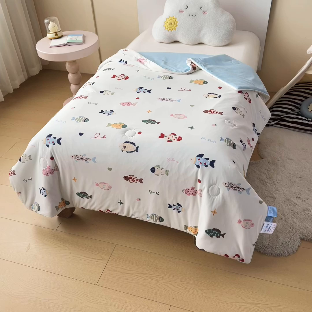 91家纺网 家纺一手货源 找家纺 御棉坊 御棉坊2026圆网A类凉感幼儿园夏凉被宝宝午睡薄被子儿童空调被夏被 游游小鱼