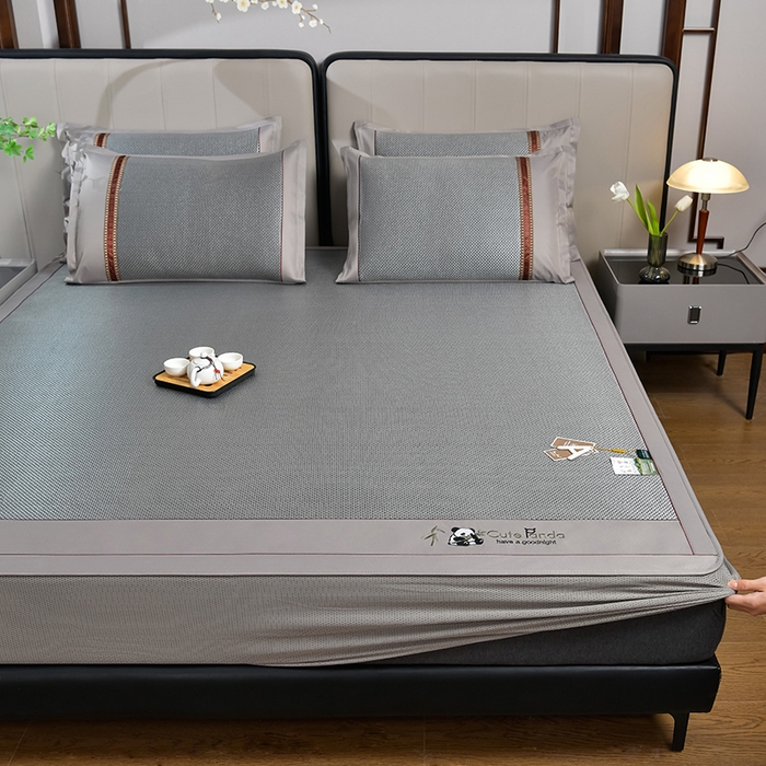 91家纺网 家纺一手货源 找家纺 小牛席业 2026新款加厚款-经典熊猫冰藤席（床笠款）凉席藤席冰藤席竹席空调席草席冰丝席豆豆席乳胶席三件套 加厚款-熊猫冰藤席（床笠款）-黑咖