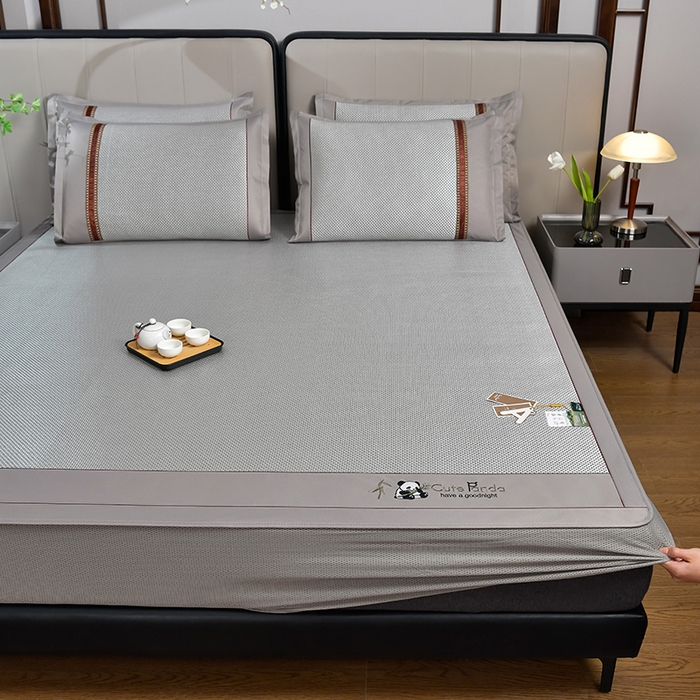 91家纺网 家纺一手货源 找家纺 小牛席业 2026新款加厚款-经典熊猫冰藤席（床笠款）凉席藤席冰藤席竹席空调席草席冰丝席豆豆席乳胶席三件套 加厚款-熊猫冰藤席（床笠款）-银灰