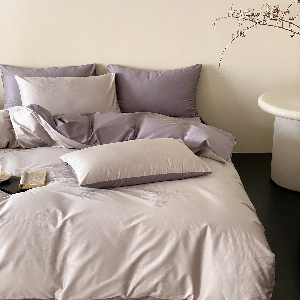 91家纺网 家纺一手货源 找家纺 玉宇阁家居 2026新款50支双股全棉纯棉贡缎大提花四件套 浅云微黛