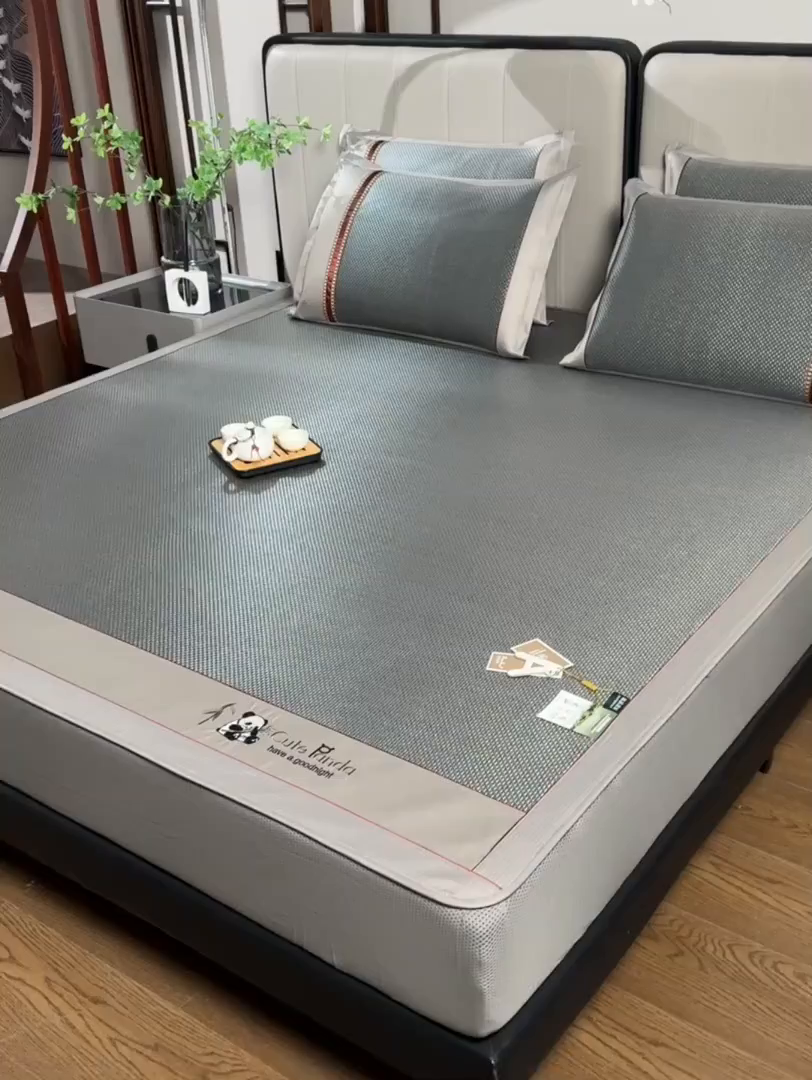 91家纺网 家纺一手货源 找家纺 小牛席业 2026新款加厚款-经典熊猫冰藤席（床笠款）凉席藤席冰藤席竹席空调席草席冰丝席豆豆席乳胶席三件套 加厚款-熊猫冰藤席（床笠款）-黑咖