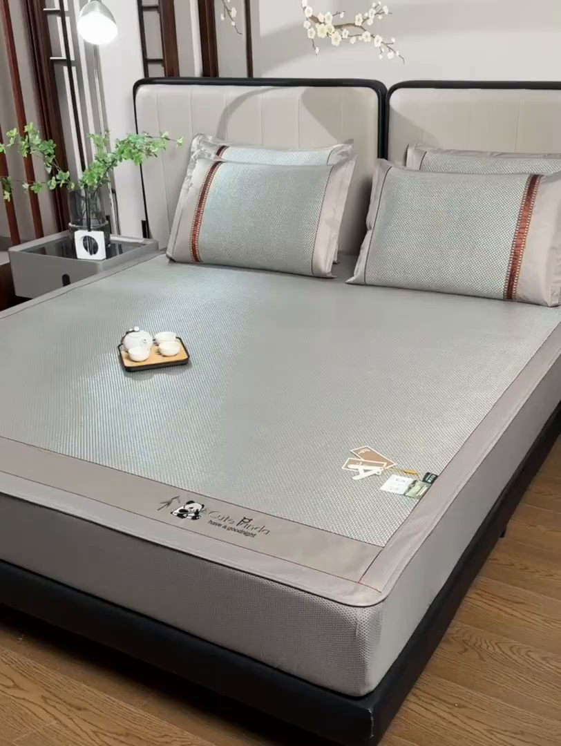 91家纺网 家纺一手货源 找家纺 小牛席业 2026新款加厚款-经典熊猫冰藤席（床笠款）凉席藤席冰藤席竹席空调席草席冰丝席豆豆席乳胶席三件套 加厚款-熊猫冰藤席（床笠款）-银灰