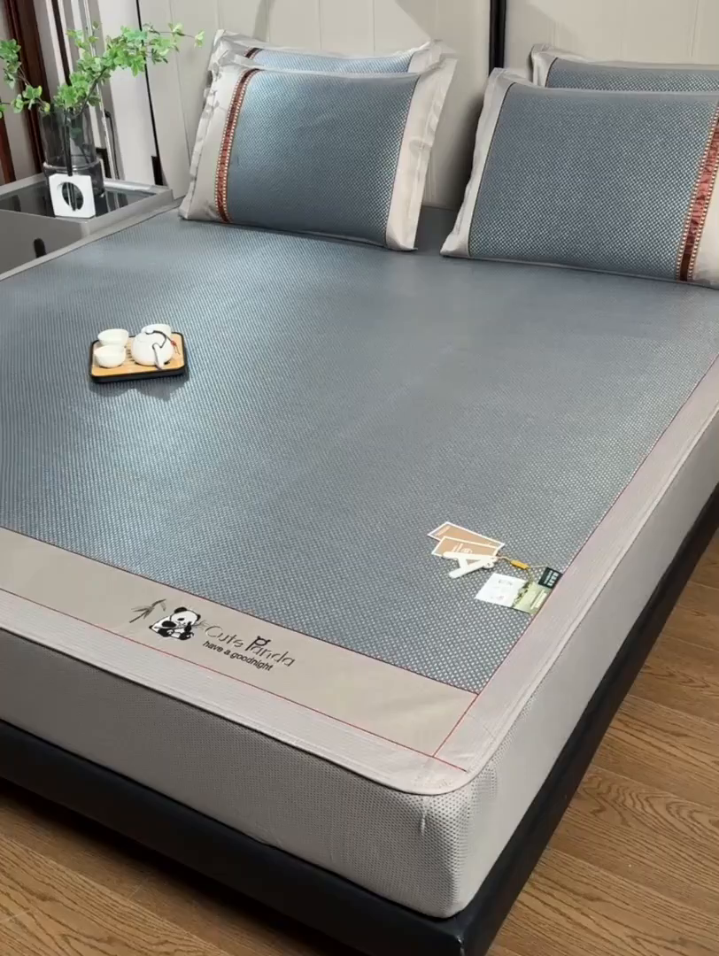 91家纺网 家纺一手货源 找家纺 小牛席业 2026新款加厚款-经典熊猫冰藤席（床笠款）凉席藤席冰藤席竹席空调席草席冰丝席豆豆席乳胶席三件套 加厚款-熊猫冰藤席（床笠款）-蓝色