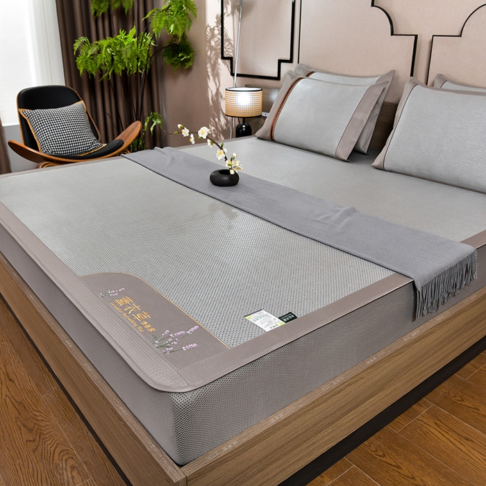 91家纺网 家纺一手货源 找家纺 小牛席业 2026新款薰衣草冰藤席系列-床笠款（冰藤席面）凉席藤席冰藤双面席冰丝席竹席凉席空调席草席三件套 薰衣草清香冰藤席-床笠款（银灰）