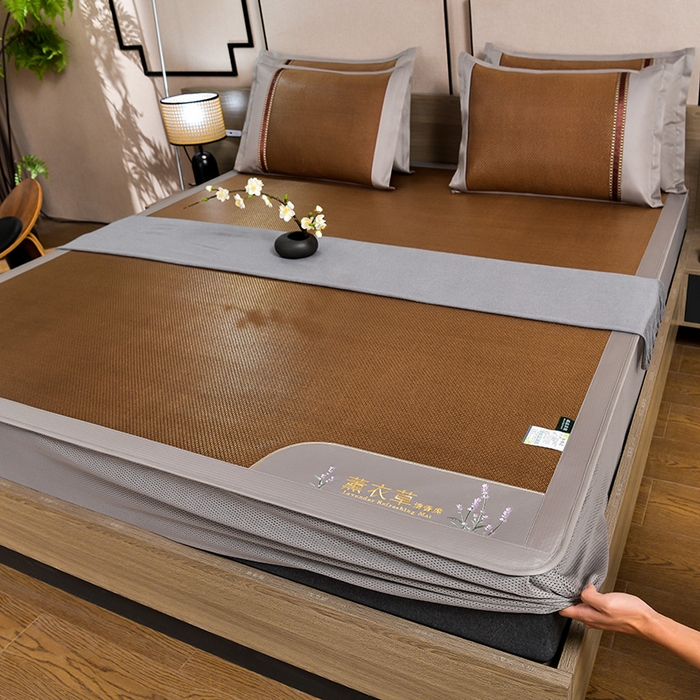 91家纺网 家纺一手货源 找家纺 小牛席业 2026新款薰衣草冰藤席系列-床笠款（冰藤席面）凉席藤席冰藤双面席冰丝席竹席凉席空调席草席三件套 薰衣草清香冰藤席-床笠款（黑咖）