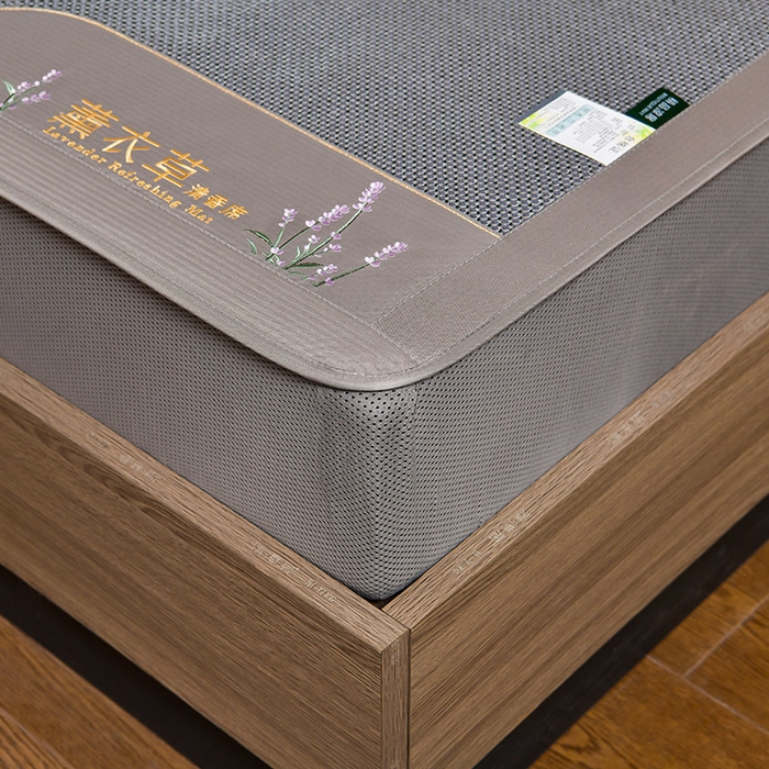 91家纺网 家纺一手货源 找家纺 小牛席业 2026新款薰衣草冰藤席系列-床笠款（冰藤席面）凉席藤席冰藤双面席冰丝席竹席凉席空调席草席三件套 薰衣草清香冰藤席-床笠款（浅蓝）