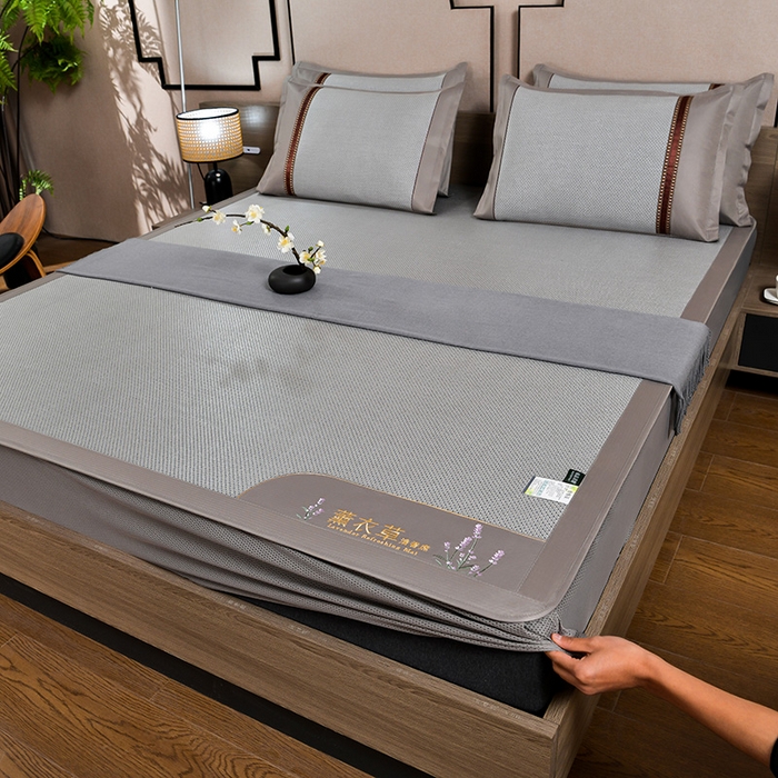 91家纺网 家纺一手货源 找家纺 小牛席业 2026新款薰衣草冰藤席系列-床笠款（冰藤席面）凉席藤席冰藤双面席冰丝席竹席凉席空调席草席三件套 薰衣草清香冰藤席-床笠款（银灰）