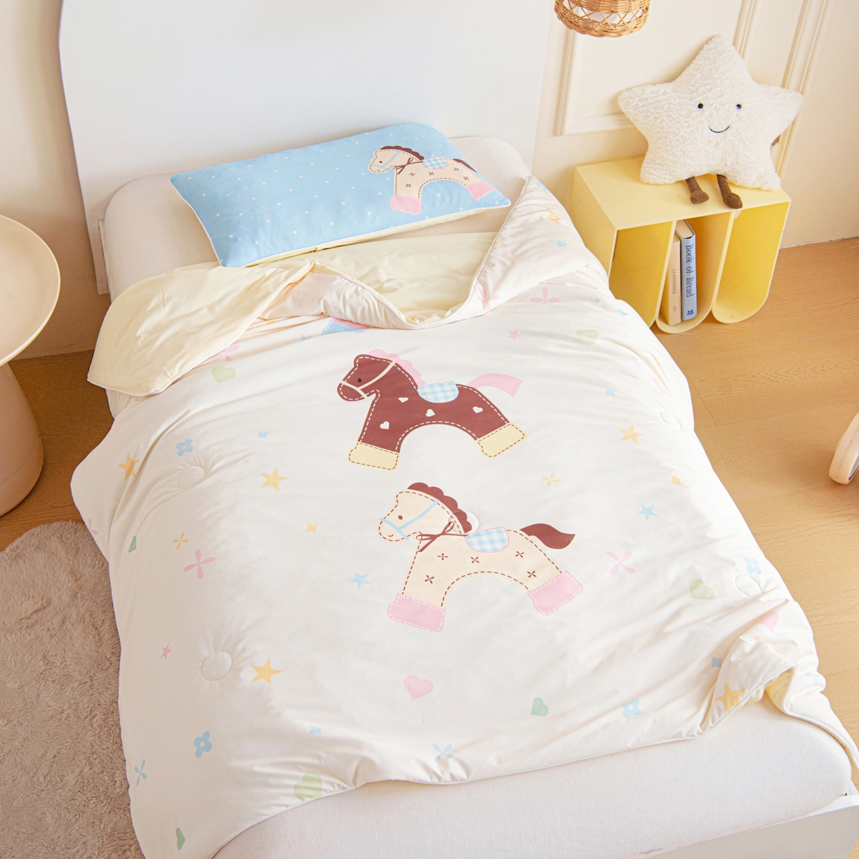 91家纺网 家纺一手货源 找家纺 御棉坊 御棉坊2026萌趣A类凉感幼儿园夏凉被宝宝午睡薄被子儿童空调被夏被 木马乐园-米