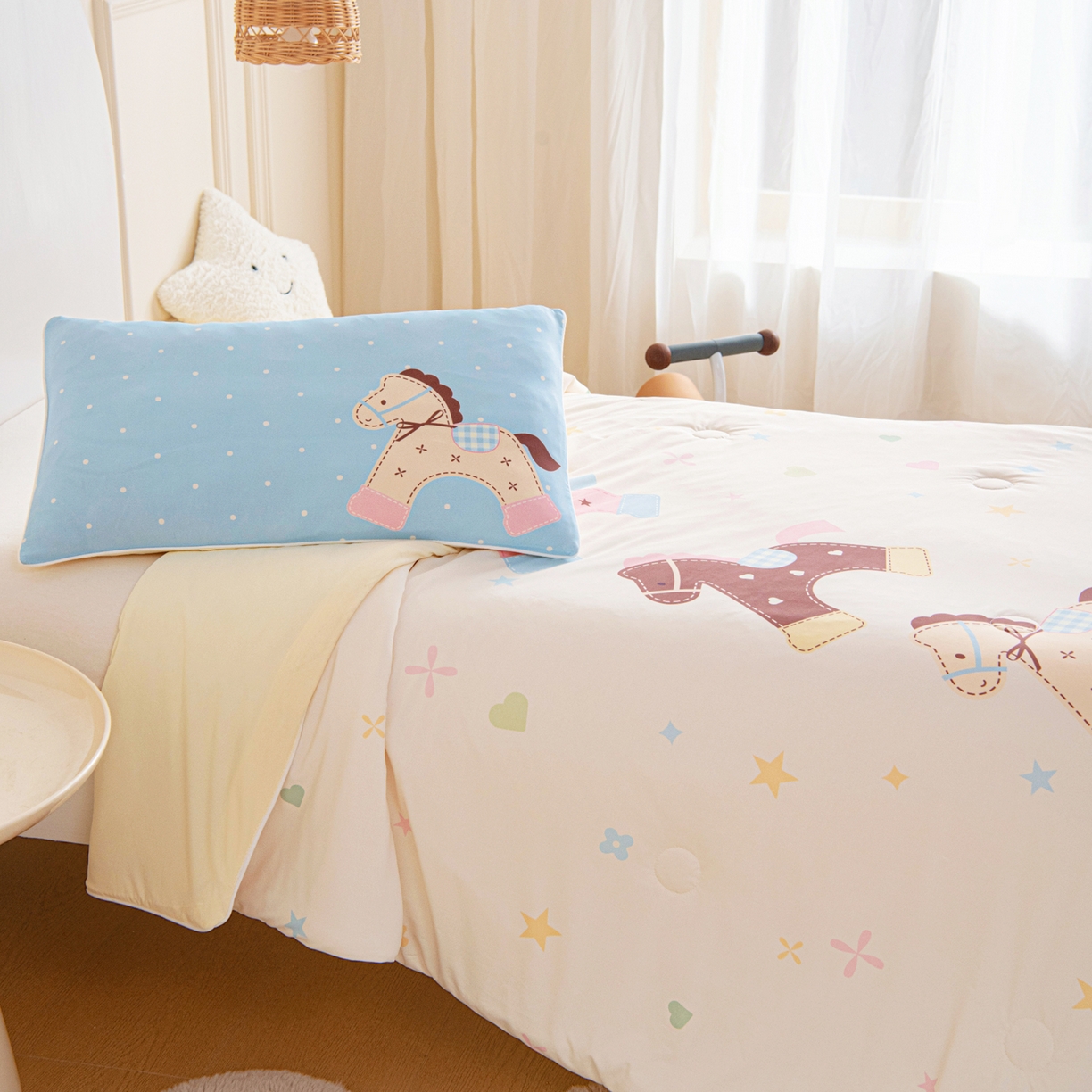 91家纺网 家纺一手货源 找家纺 御棉坊 御棉坊2026萌趣A类凉感幼儿园夏凉被宝宝午睡薄被子儿童空调被夏被 木马乐园-米