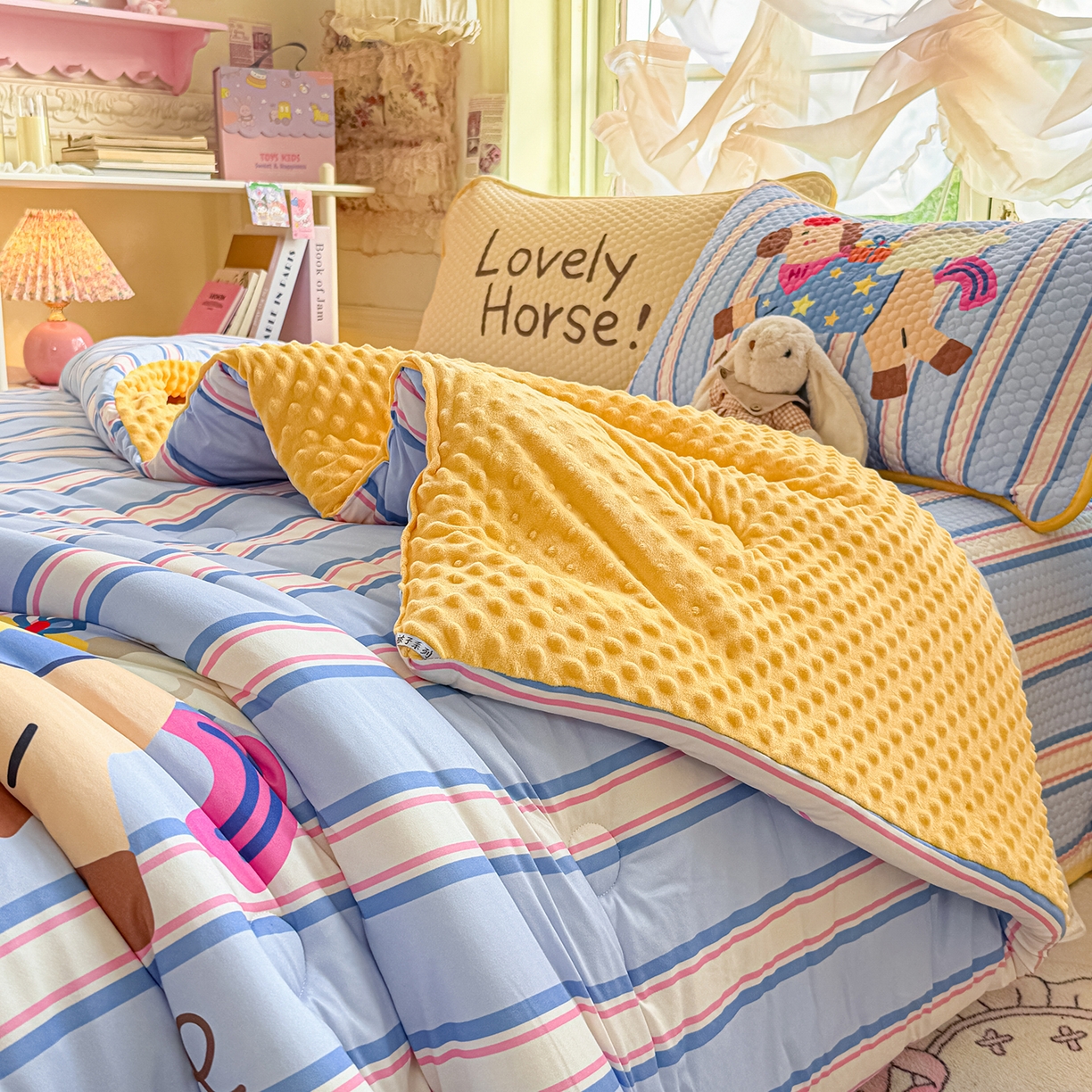 91家纺网 家纺一手货源 找家纺 梵克保罗 2026新款金豆豆床盖A类针织棉印花大版卡通床盖三四件套 要嘛有马