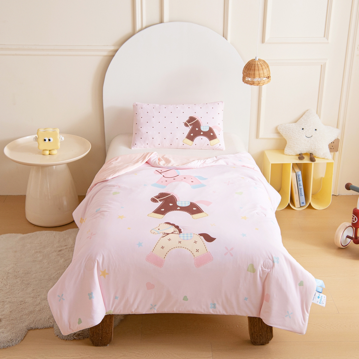 91家纺网 家纺一手货源 找家纺 御棉坊 御棉坊2026萌趣A类凉感幼儿园夏凉被宝宝午睡薄被子儿童空调被夏被 木马乐园-粉