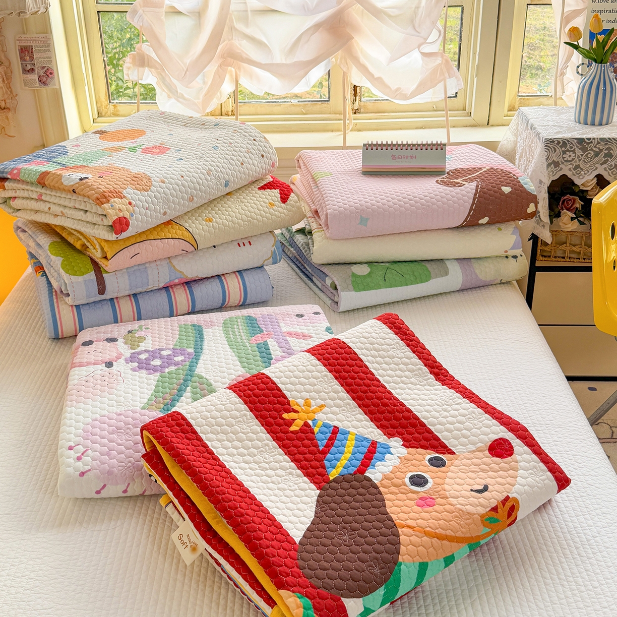 91家纺网 家纺一手货源 找家纺 梵克保罗 2026新款金豆豆床盖A类针织棉印花大版卡通床盖三四件套 组合图 仅供参考