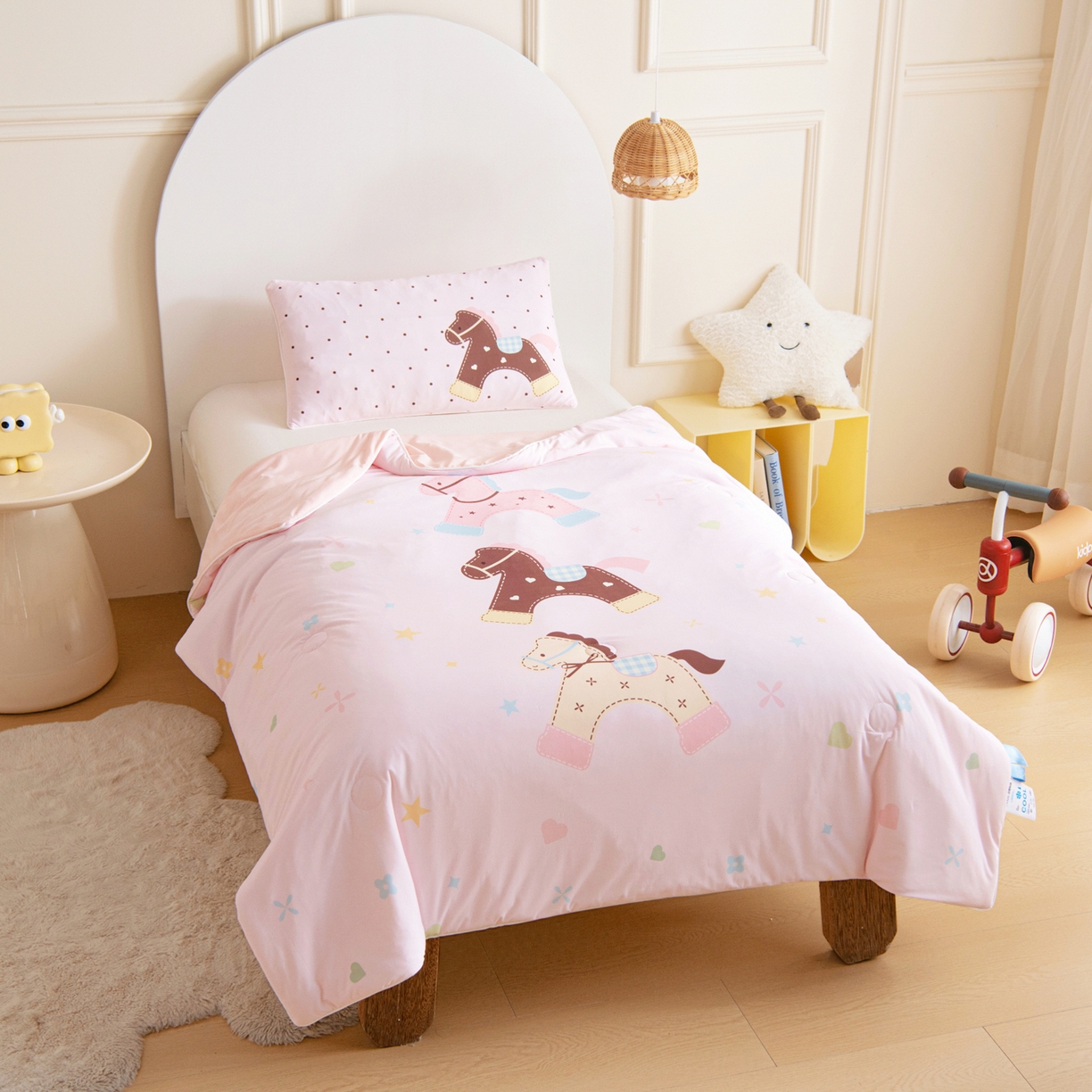 91家纺网 家纺一手货源 找家纺 御棉坊 御棉坊2026萌趣A类凉感幼儿园夏凉被宝宝午睡薄被子儿童空调被夏被 木马乐园-粉