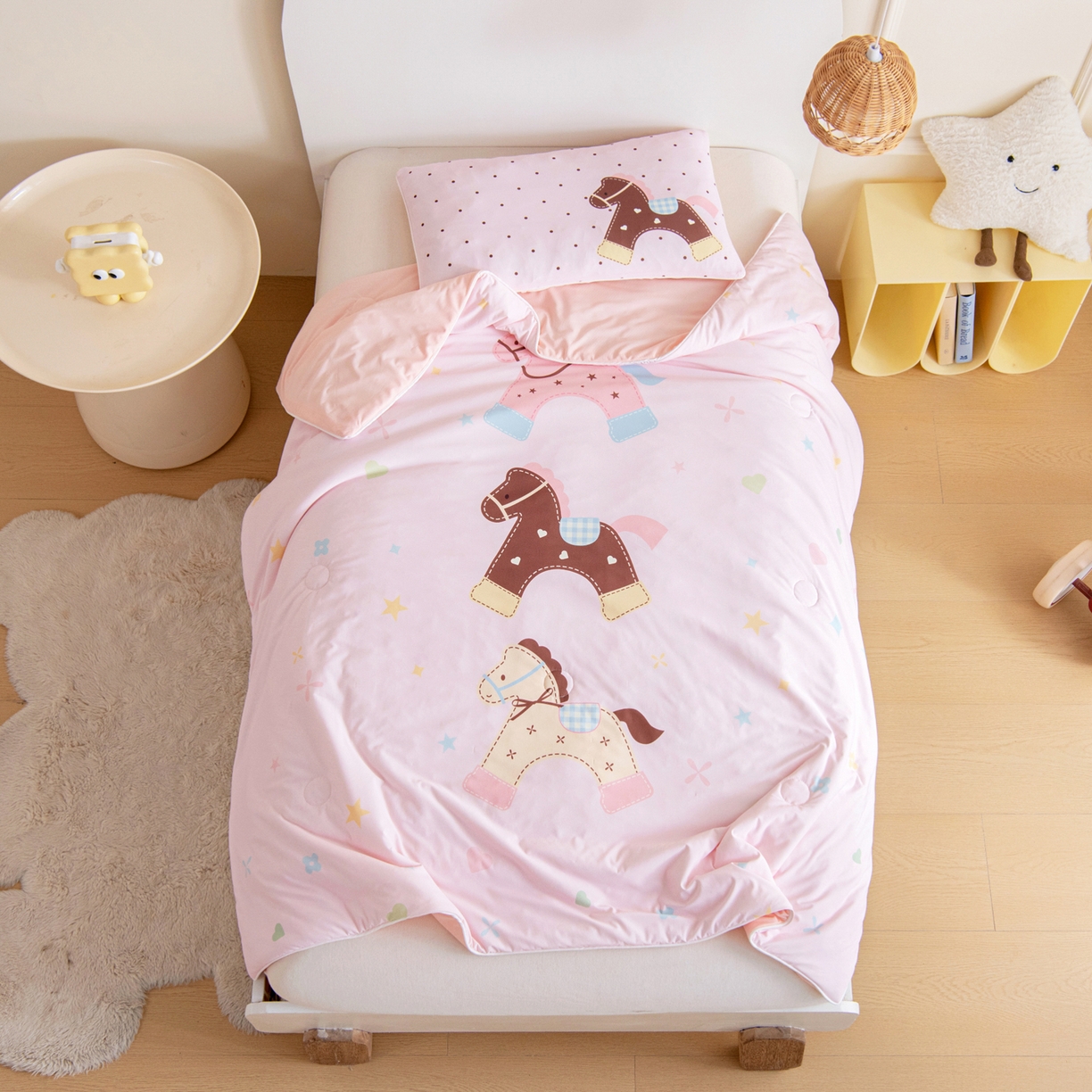 91家纺网 家纺一手货源 找家纺 御棉坊 御棉坊2026萌趣A类凉感幼儿园夏凉被宝宝午睡薄被子儿童空调被夏被 木马乐园-粉