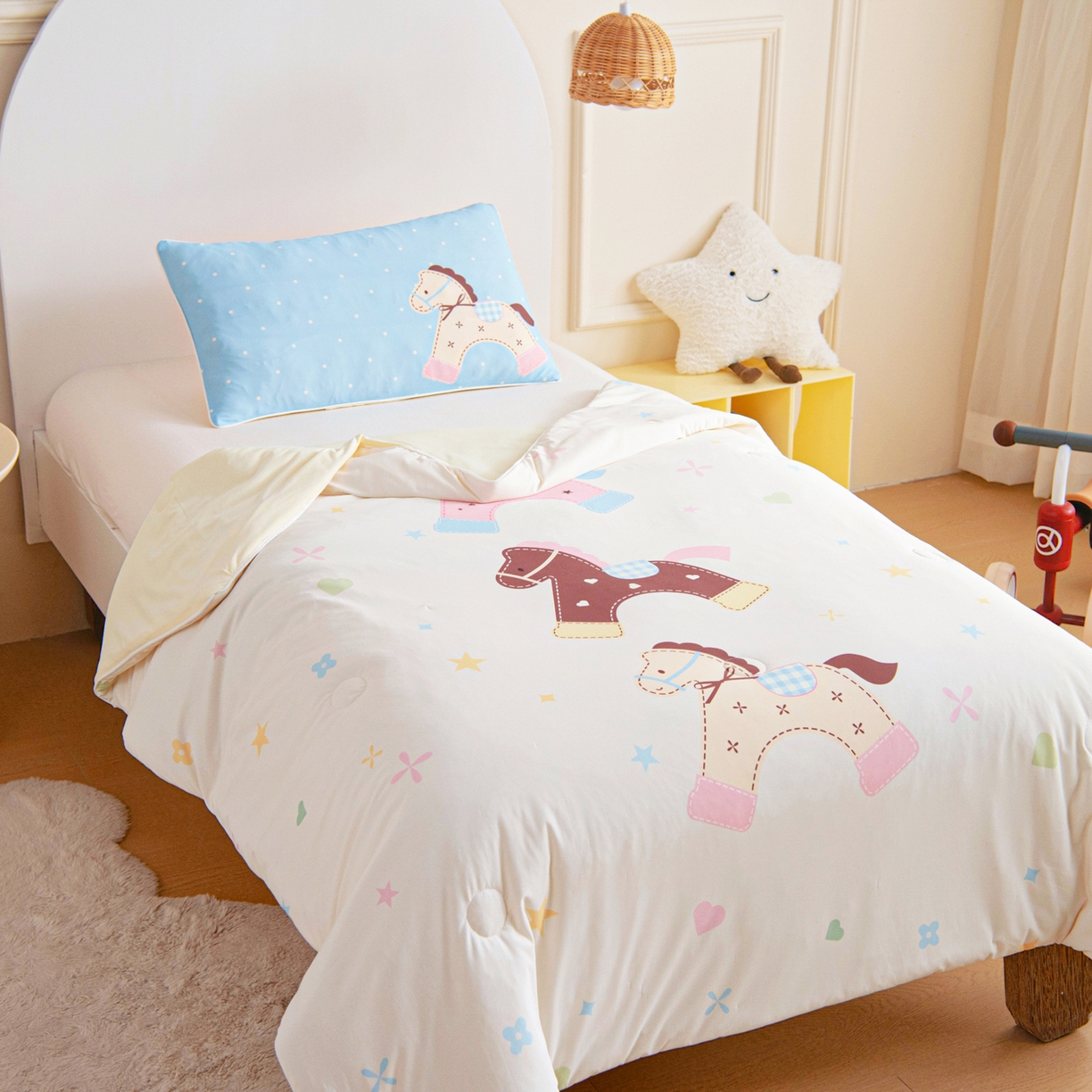 91家纺网 家纺一手货源 找家纺 御棉坊 御棉坊2026萌趣A类凉感幼儿园夏凉被宝宝午睡薄被子儿童空调被夏被 木马乐园-米