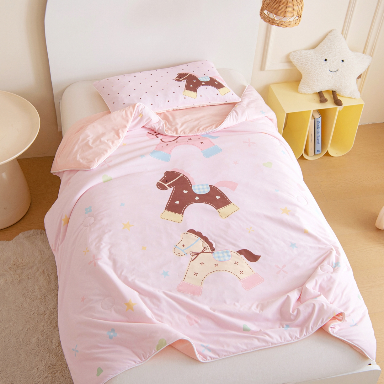 91家纺网 家纺一手货源 找家纺 御棉坊 御棉坊2026萌趣A类凉感幼儿园夏凉被宝宝午睡薄被子儿童空调被夏被 木马乐园-粉