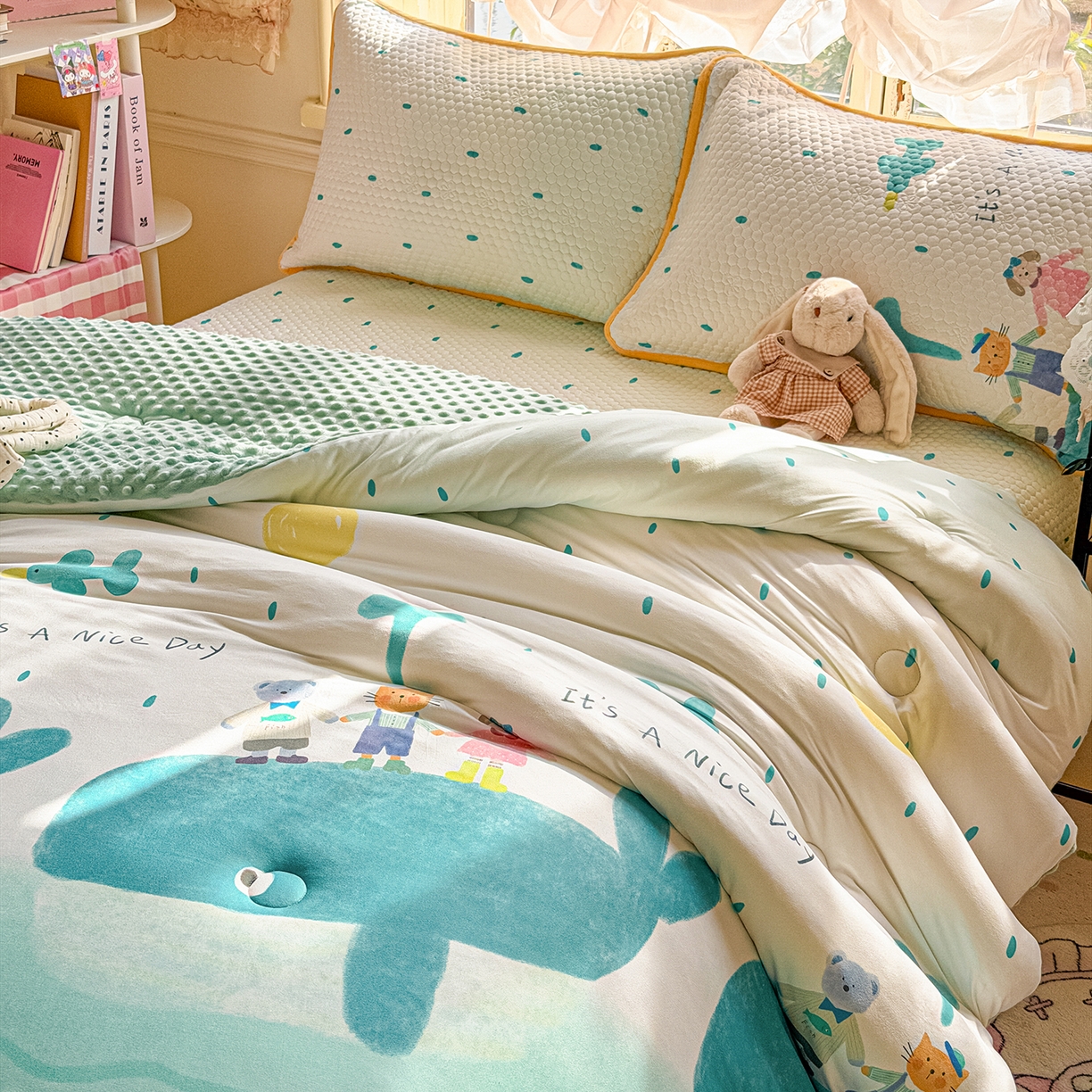 91家纺网 家纺一手货源 找家纺 梵克保罗 2026新款金豆豆床盖A类针织棉印花大版卡通床盖三四件套 小虎鲸
