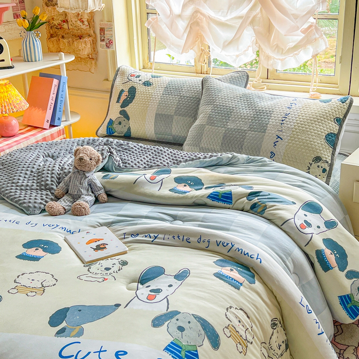 91家纺网 家纺一手货源 找家纺 梵克保罗 2026新款金豆豆床盖A类针织棉印花大版卡通床盖三四件套 旺旺人生