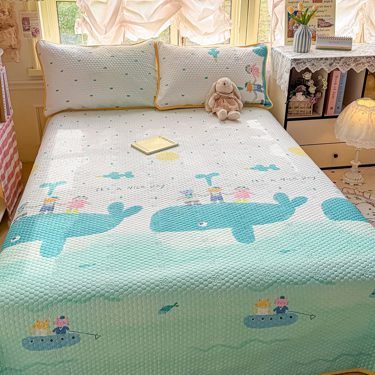 91家纺网 家纺一手货源 找家纺 梵克保罗 2026新款金豆豆床盖A类针织棉印花大版卡通床盖三四件套 小虎鲸