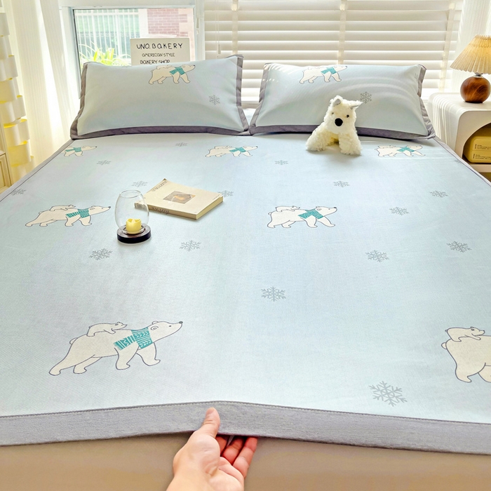 91家纺网 家纺一手货源 找家纺 金盛纺 2025新款A类数码印花冰丝席-床席款北极熊-床席款