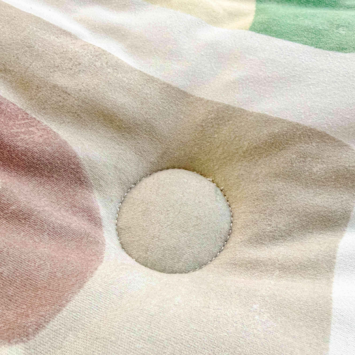 91家纺网 家纺一手货源 找家纺 梵克保罗 2026春夏直播热款A类针织棉豆豆被夏被春秋被空调被儿童学生大版卡通被子被芯 大头贴