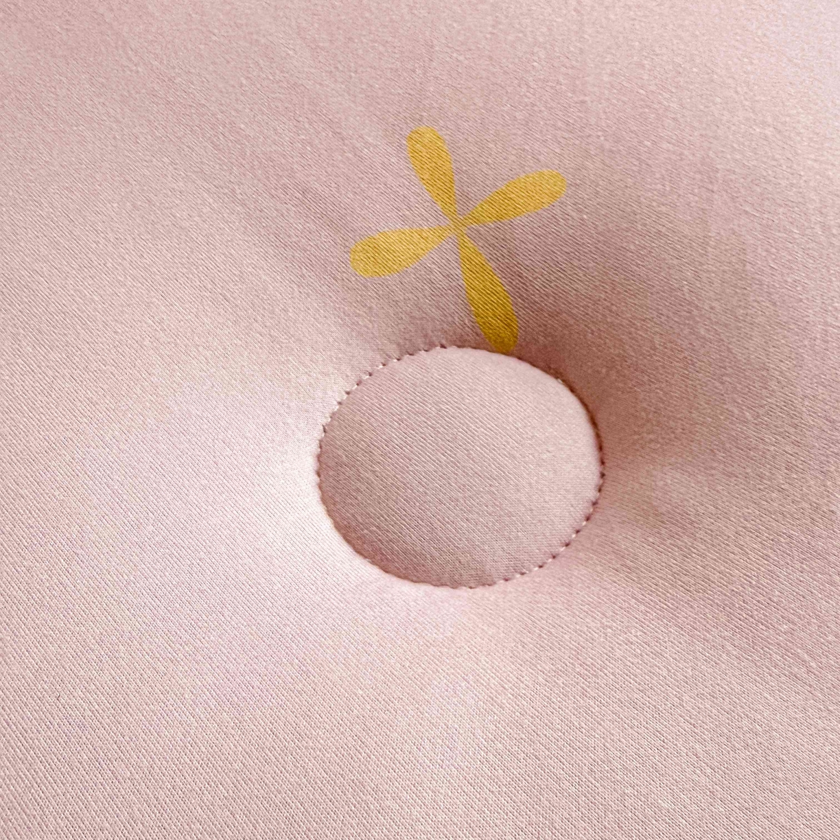 91家纺网 家纺一手货源 找家纺 梵克保罗 2026春夏直播热款A类针织棉豆豆被夏被春秋被空调被儿童学生大版卡通被子被芯 马内多多粉