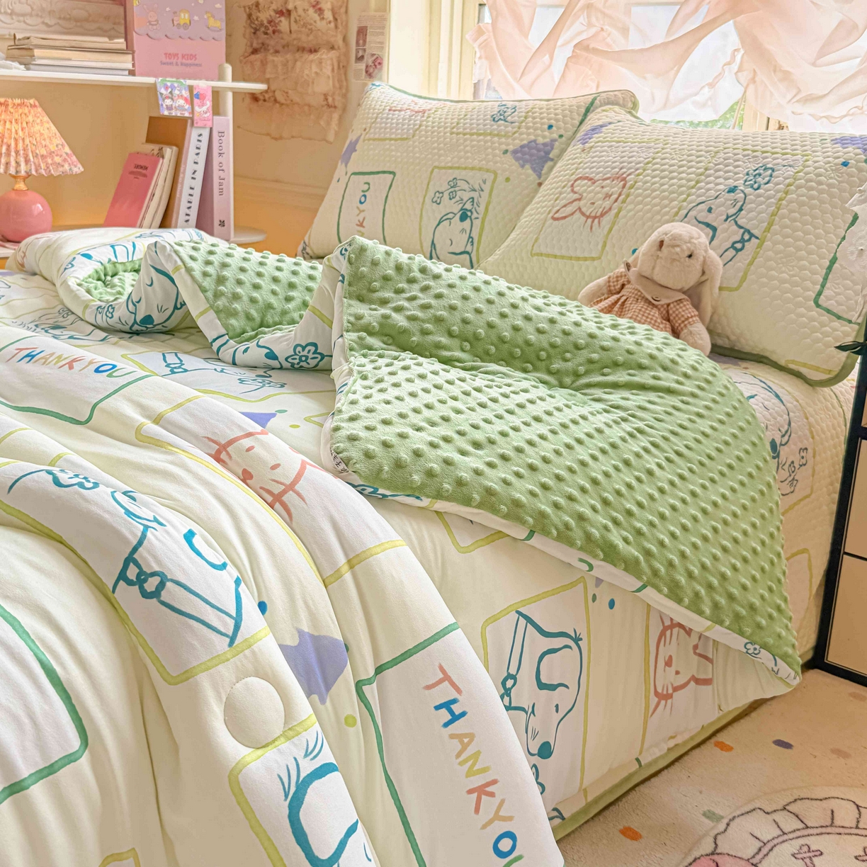 91家纺网 家纺一手货源 找家纺 梵克保罗 2026春夏直播热款A类针织棉豆豆被夏被春秋被空调被儿童学生大版卡通被子被芯 兔兔与狗