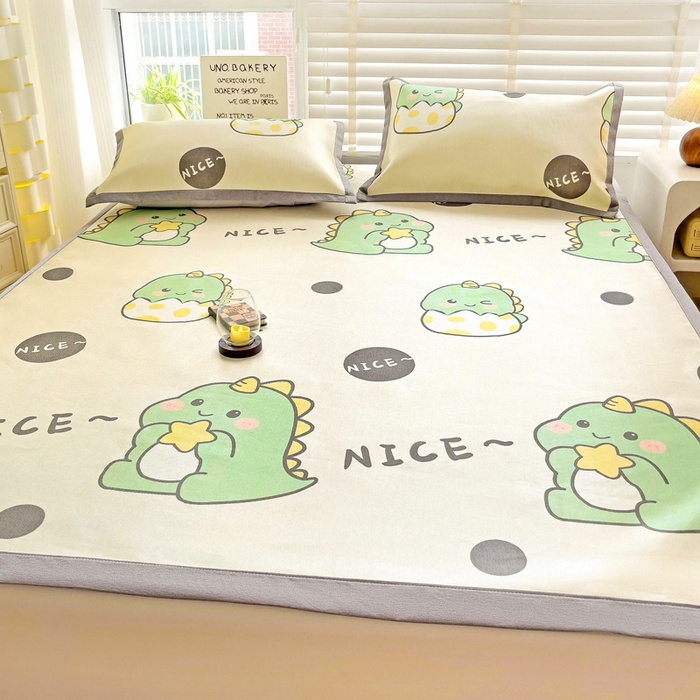 91家纺网 家纺一手货源 找家纺 金盛纺 2025新款A类数码印花冰丝席-床席款萌恐龙-床席款