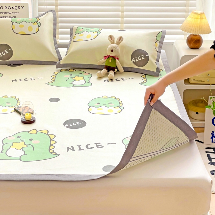 91家纺网 家纺一手货源 找家纺 金盛纺 2025新款A类数码印花冰丝席-床席款萌恐龙-床席款