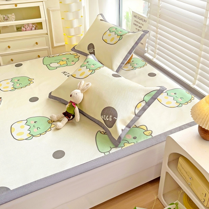 91家纺网 家纺一手货源 找家纺 金盛纺 2025新款A类数码印花冰丝席-床席款萌恐龙-床席款