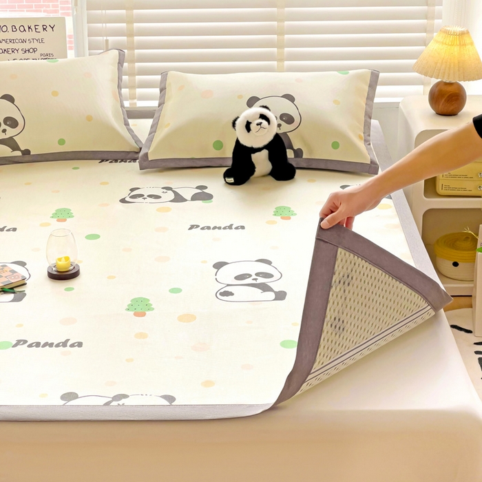 91家纺网 家纺一手货源 找家纺 金盛纺 2025新款A类数码印花冰丝席-床席款趴趴熊-床席款