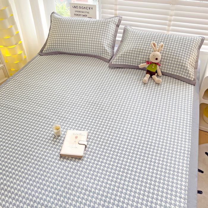 91家纺网 家纺一手货源 找家纺 金盛纺 2025新款A类数码印花冰丝席-床席款千鸟格-灰-床席款