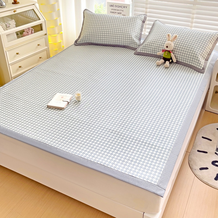 91家纺网 家纺一手货源 找家纺 金盛纺 2025新款A类数码印花冰丝席-床席款千鸟格-灰-床席款