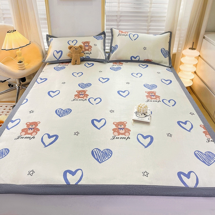 91家纺网 家纺一手货源 找家纺 金盛纺 2025新款A类数码印花冰丝席-床席款爱心小熊-床席款