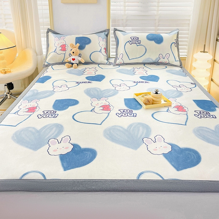 91家纺网 家纺一手货源 找家纺 金盛纺 2025新款A类数码印花冰丝席-床席款幸运兔-床席款