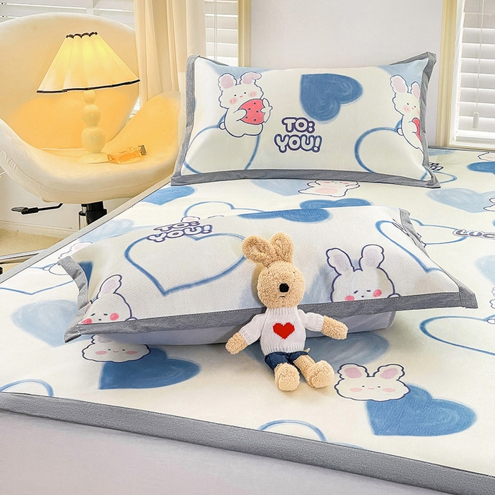 91家纺网 家纺一手货源 找家纺 金盛纺 2025新款A类数码印花冰丝席-床席款幸运兔-床席款