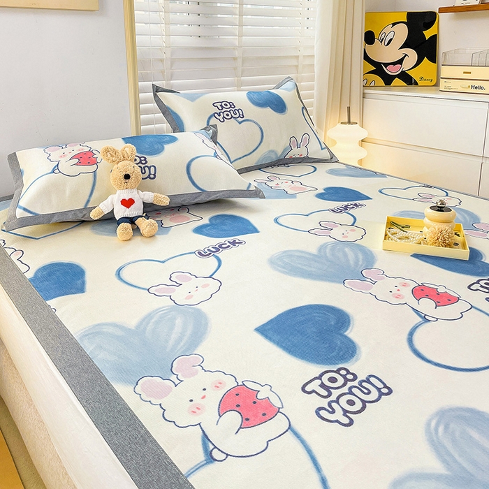 91家纺网 家纺一手货源 找家纺 金盛纺 2025新款A类数码印花冰丝席-床席款幸运兔-床席款