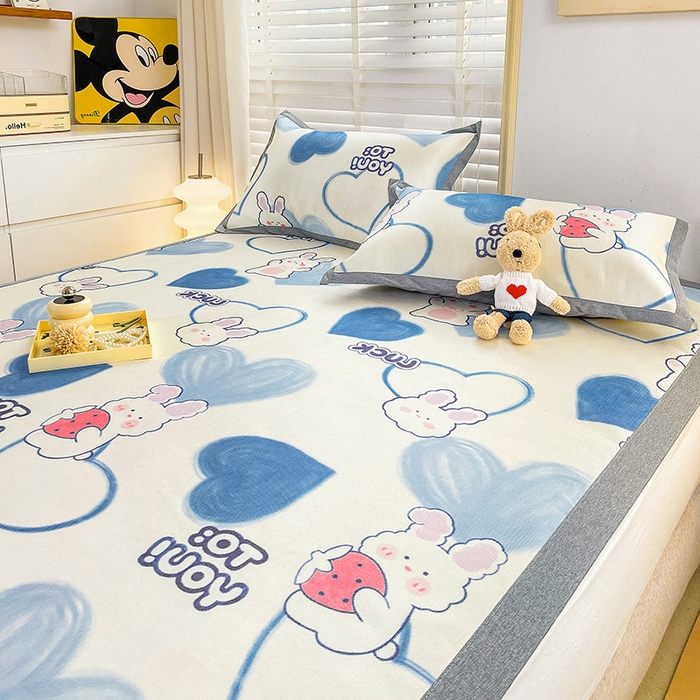 91家纺网 家纺一手货源 找家纺 金盛纺 2025新款A类数码印花冰丝席-床席款幸运兔-床席款