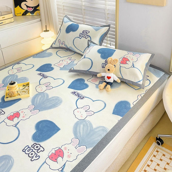 91家纺网 家纺一手货源 找家纺 金盛纺 2025新款A类数码印花冰丝席-床席款幸运兔-床席款