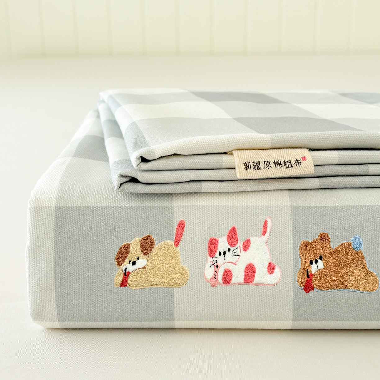 91家纺网 家纺一手货源 找家纺 雅居纺家纺 2026新款毛巾绣全棉纯棉老粗布席子凉席床笠床单 灰格趴趴宠