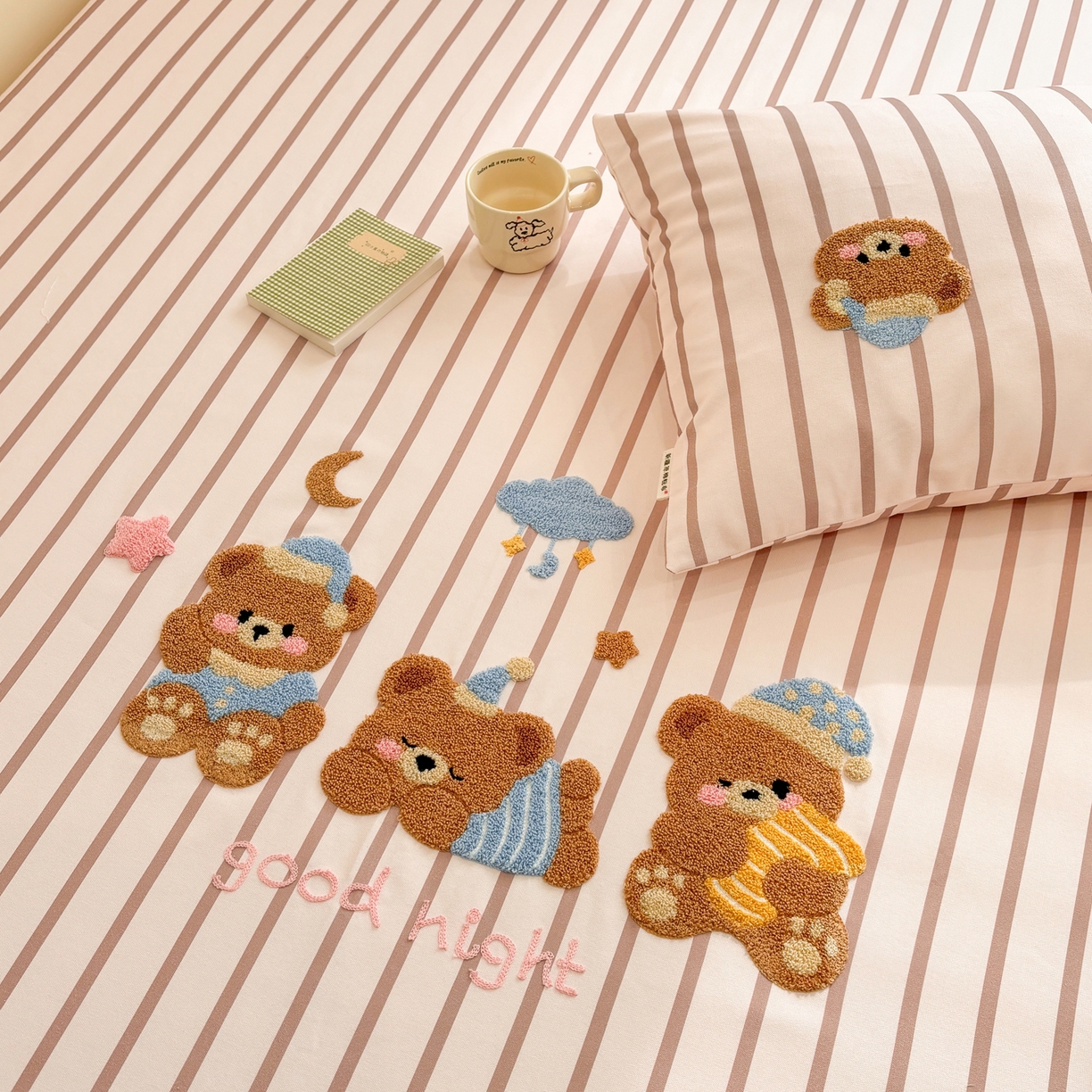 91家纺网 家纺一手货源 找家纺 雅居纺家纺 2026新款毛巾绣全棉纯棉老粗布席子凉席床笠床单 咖条小熊